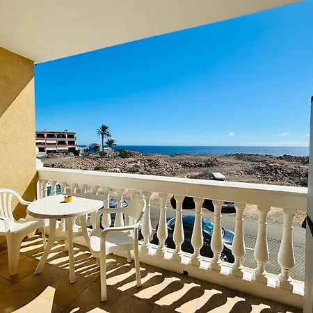 Ocean-View Studio With Pool Access شقة