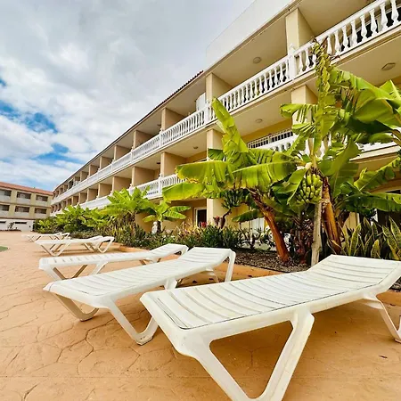 Ocean-View Studio With Pool Access *