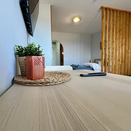 Ocean-View Studio With Pool Access